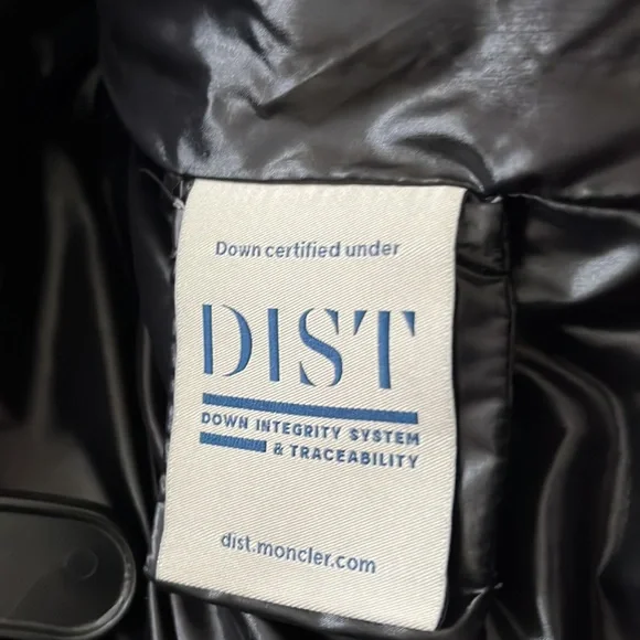 MONCLER
Black Down Velvet Daos Jacket - Picture 12 of 17